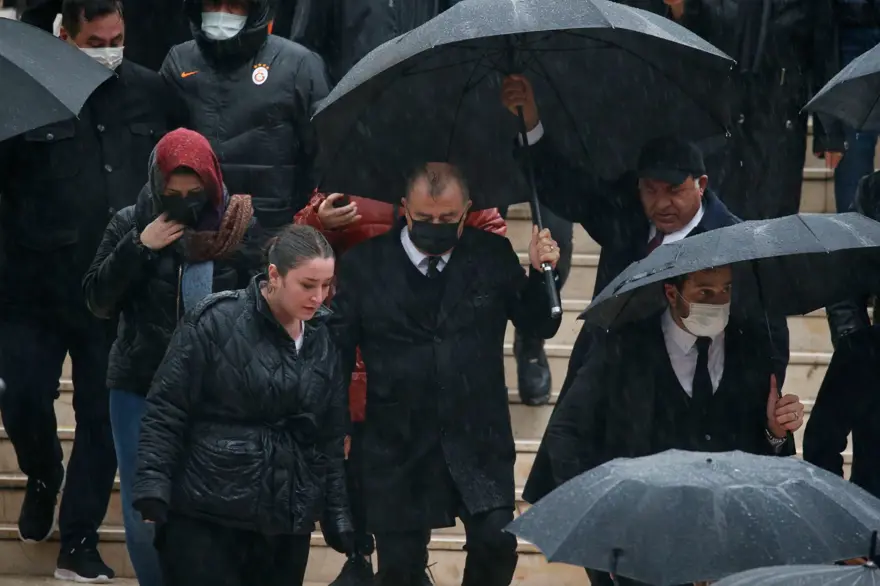 Eski Galatasaray Kulübü Başkanı Mustafa Cengiz son yolculuğuna uğurlandı 6