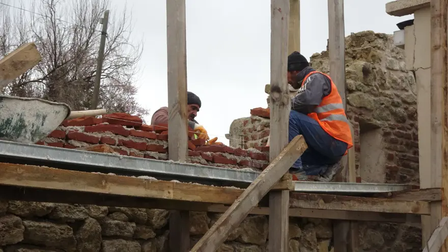 Çanakkale’de, 252 yıllık tarihi Namazgah Tabyası'nın sur duvarları restore ediliyor 9 Çanakkale’de, 252 yıllık tarihi Namazgah Tabyası'nın sur duvarları restore ediliyor 9