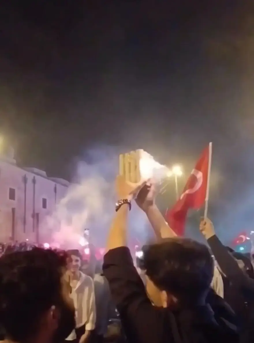 Seçim kutlamalarında havai fişek kazası 