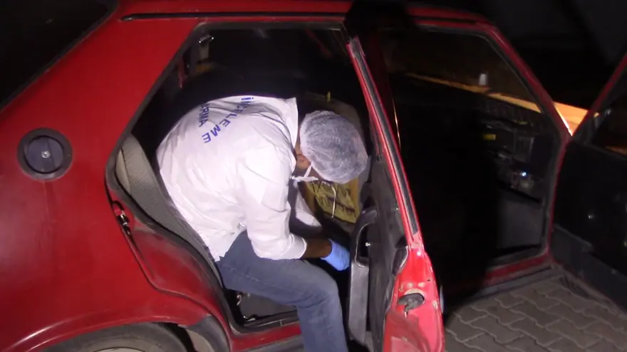 KüçükNarin’in cansız bedenini bu arabayla taşıdığını itiraf etmişti: Nevzat Bahtiyar’ınarabasında yapılan aramanın görüntüsü ortaya çıktı 1