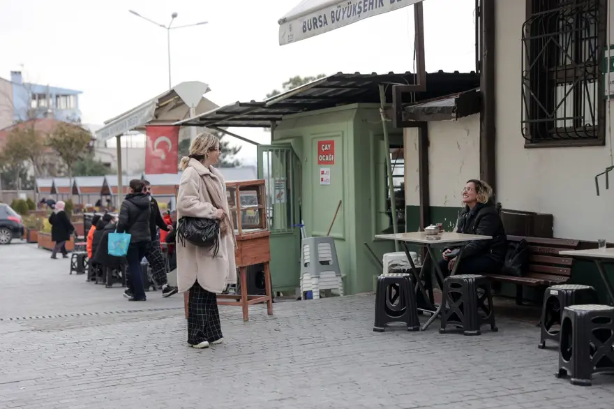 Gelin geldiği mahalleye muhtar oldu 3 dönemdir görevini sürdürüyor 4