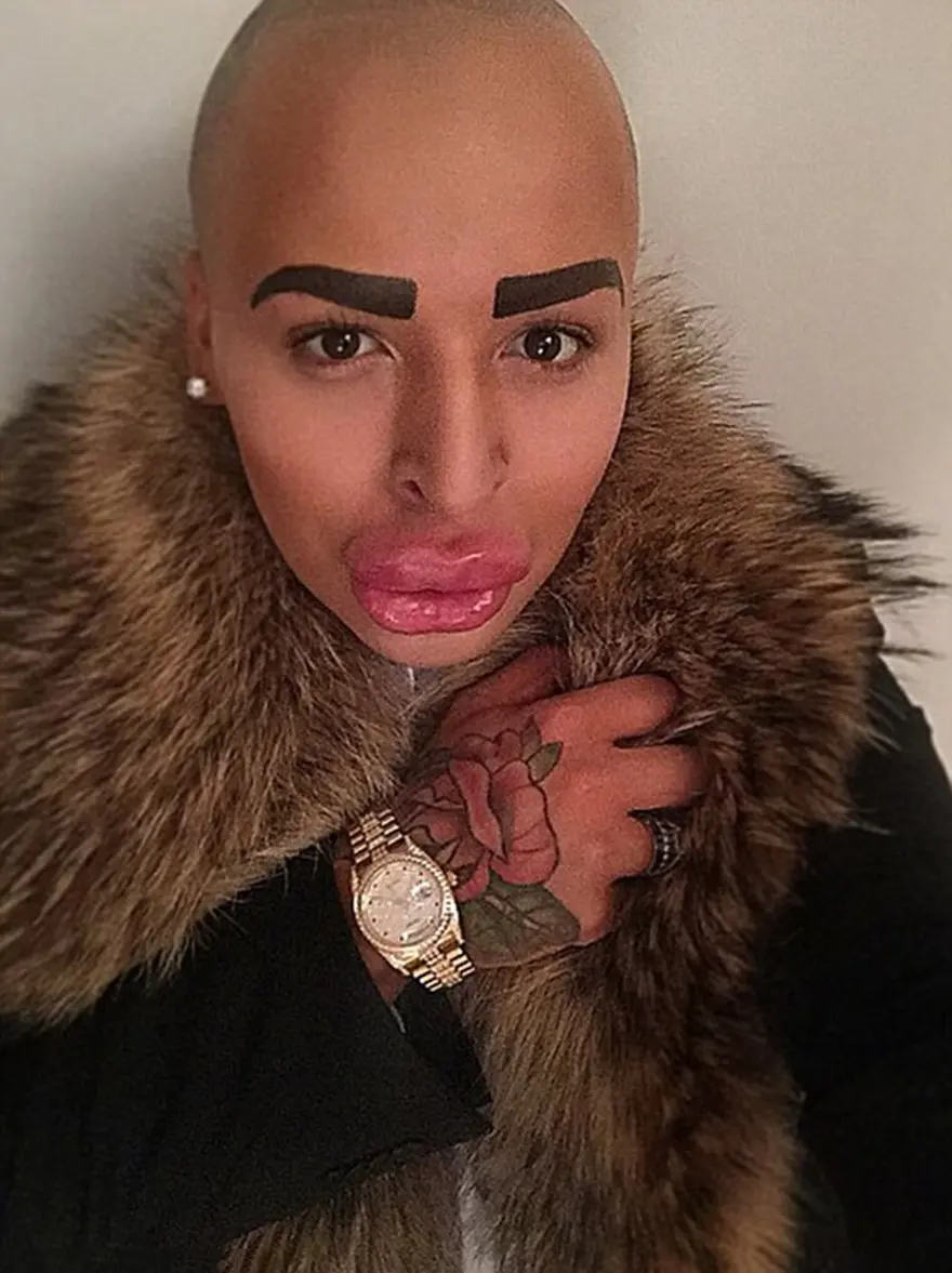 Kim Kardashian'a benzemek için servet harcadı 9