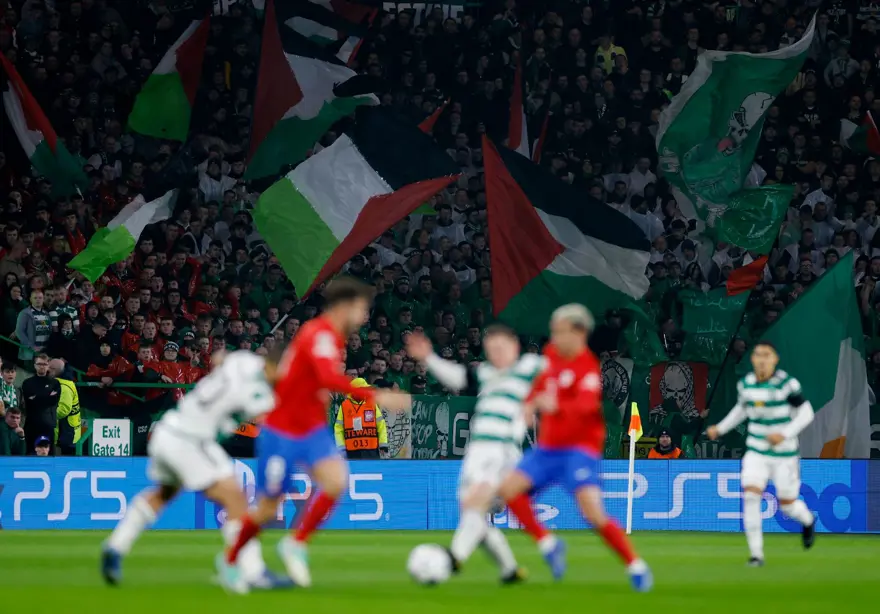 UEFA Şampiyonlar Ligi maçında Filistin'e büyük destek: Celtic taraftarı yasak dinlemedi 