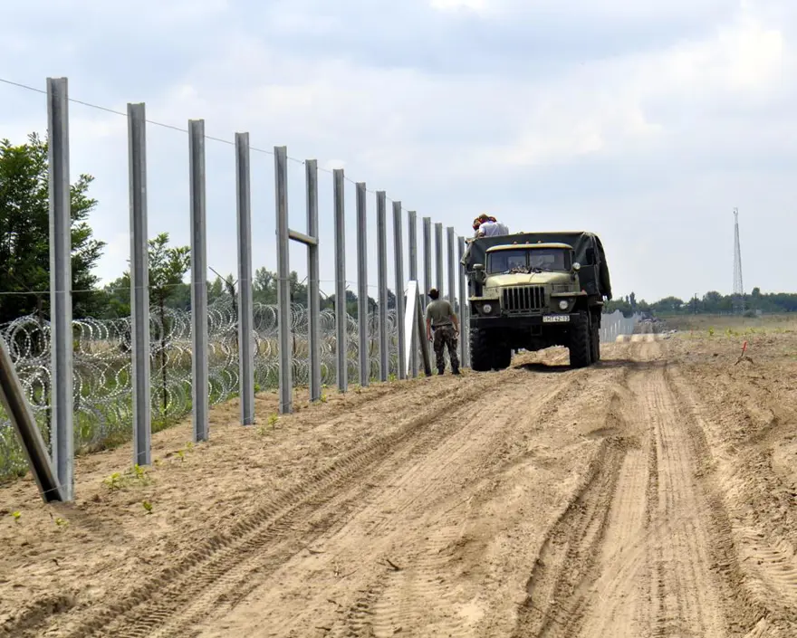 Macaristan-Sırbistan sınırına tel örgü 1 Macaristan-Sırbistan sınırına tel örgü 1