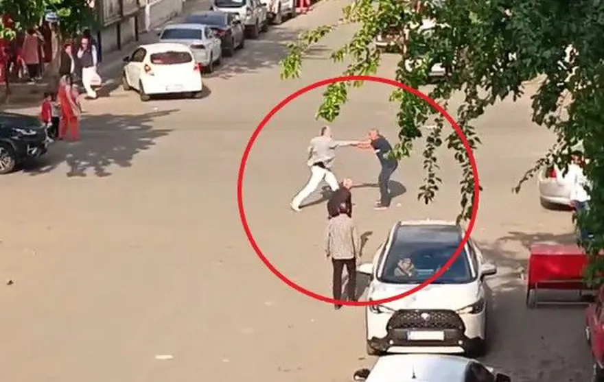 Akrabaların “Neden başka çay ocağına gittin” kavgası 7