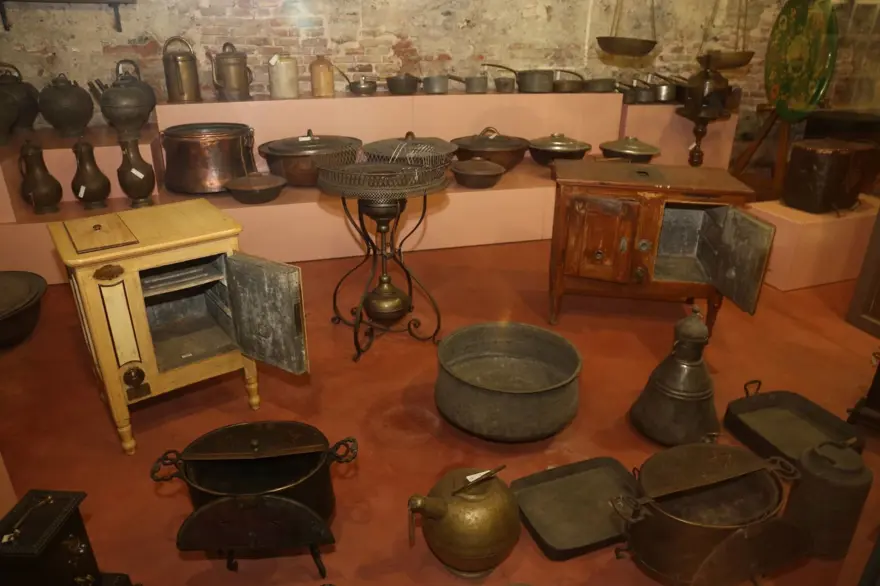 Osmanlı Saray Mutfağı'nın ilk buzdolabı Dolmabahçe Sarayı Müzesi'nde sergileniyor 4