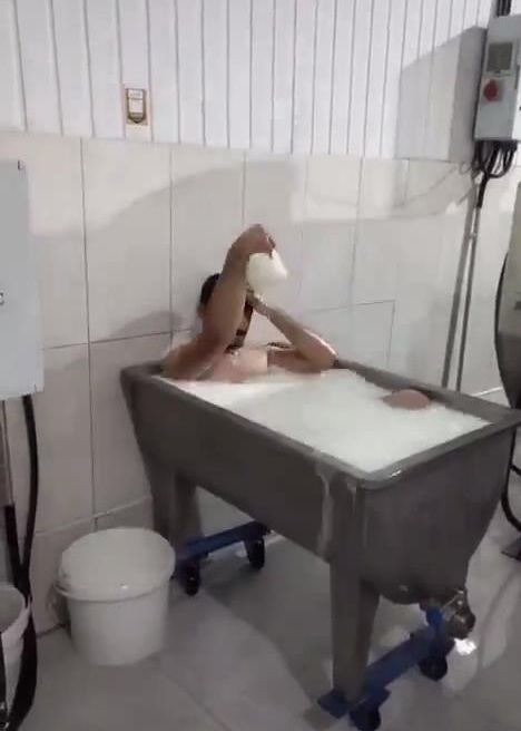 Konya'da süt toplama merkezinde işçi, süt kazanında banyo yaptı