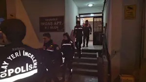 Edirne'de kadın cinayeti: Evinin banyosunda göğsünden bıçaklanmış olarak ölü bulundu Edirne'de kadın cinayeti: Evinin banyosunda göğsünden bıçaklanmış olarak ölü bulundu