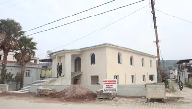 Depremin yıktığı mahallede camiler minaresiz kaldı: Vatandaş yardım bekliyor