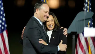 Trump, Kamala Harris’in eşini kovdu