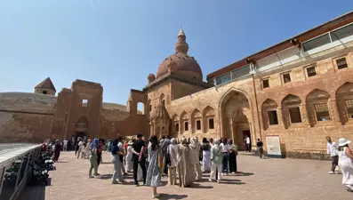 İshak Paşa Sarayı bayramda ziyaretçilerini ağırlıyor