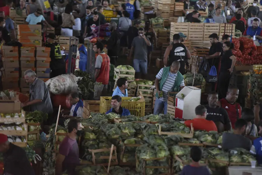 Salgının merkez üslerinden Brezilya'da korkutan görüntü 