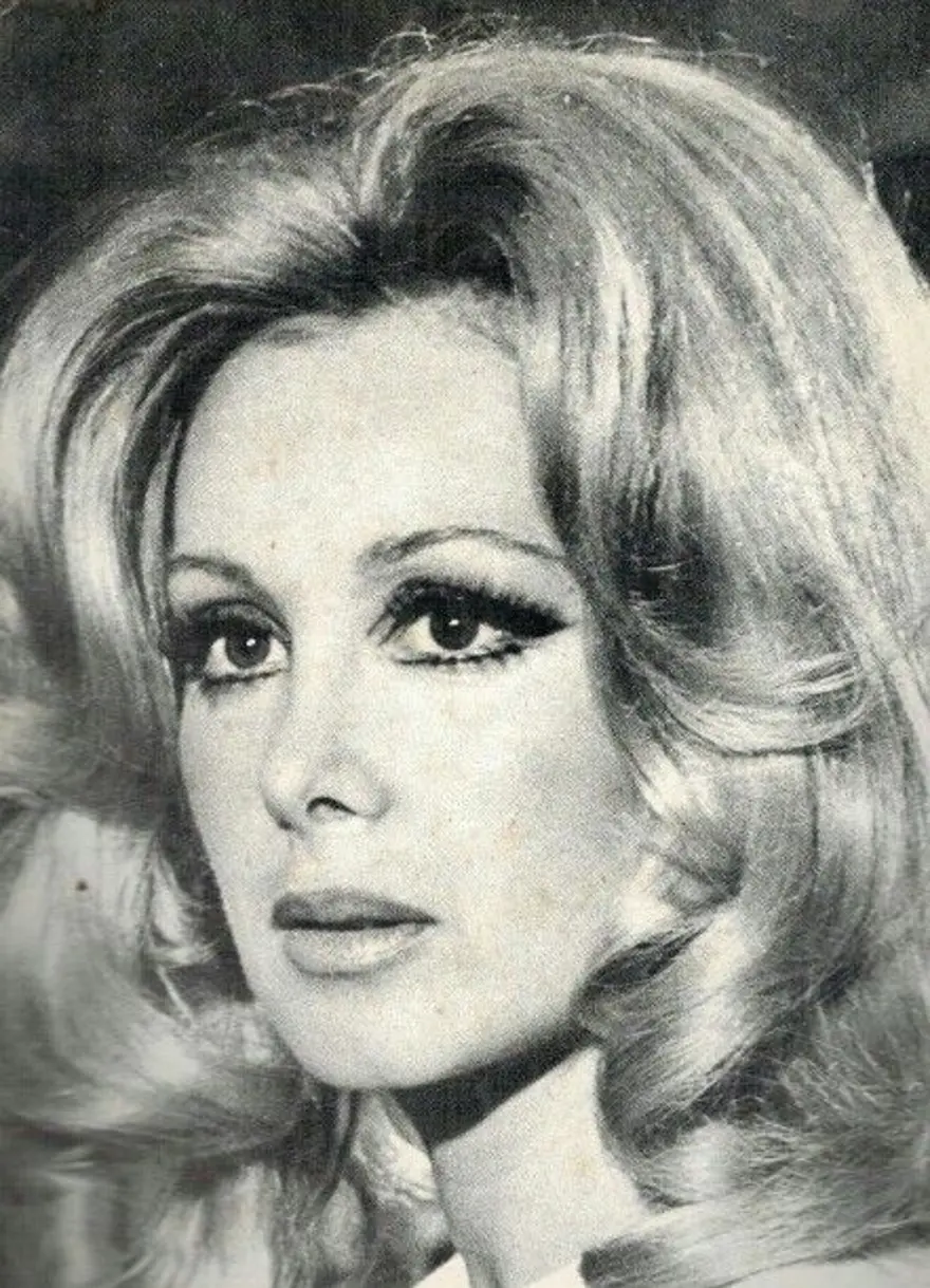 Akasyalar Açarken filmiyle Yeşilçam'a adım attı: İşte Filiz Akın'ın hayat hikayesi 5