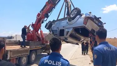Çanakkale'de hafif ticari araç takla attı: 3 yaralı