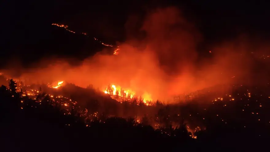 Mersin'deki orman yangını: 4 mahallede 373 ev boşaltıldı 2