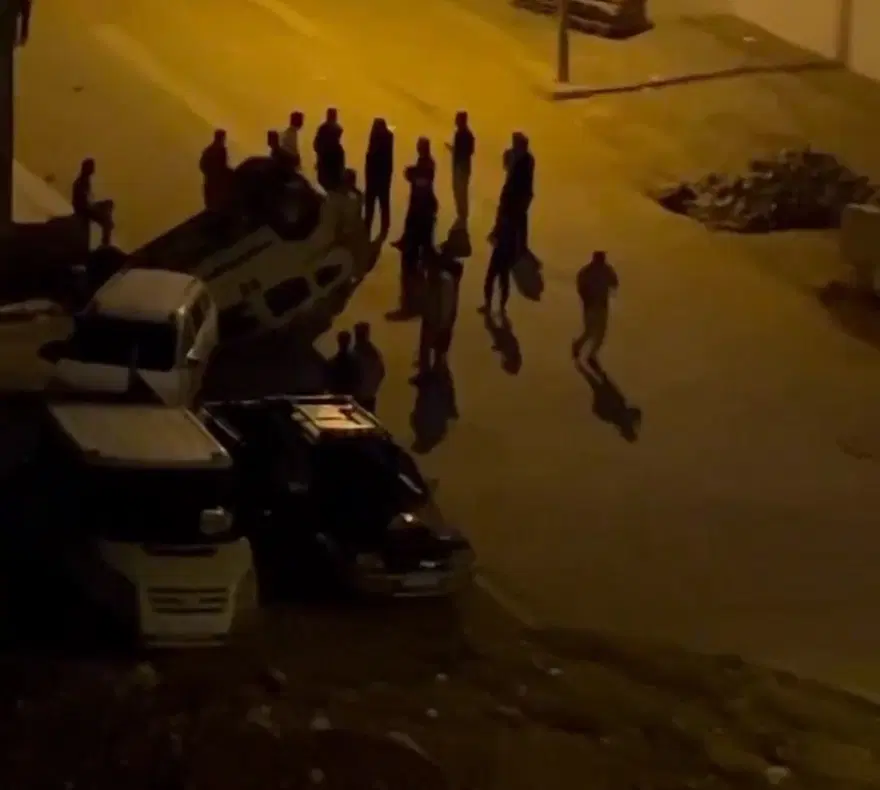 Yokuş aşağı kayan midibüs 9 aracı biçti 5