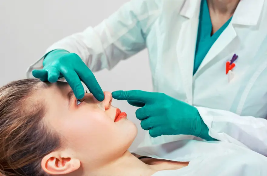 BURUN ESTETİĞİ (RİNOPLASTİ) NEDİR, KİMLERE YAPILABİLİR? 