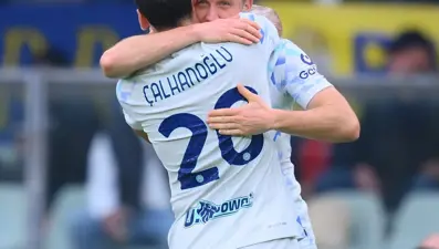 Hakan Çalhanoğlu'ndan enfes asist, Inter'den 90+5'te zafer: Zirve yarışı alev alev