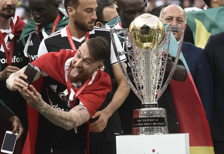 Şampiyon Beşiktaş kupasına kavuştu 9