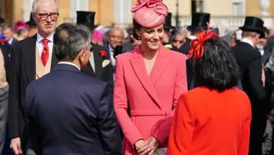 Kraliçe'nin Bahçe Partisi'nde ev sahibi Kate Middleton