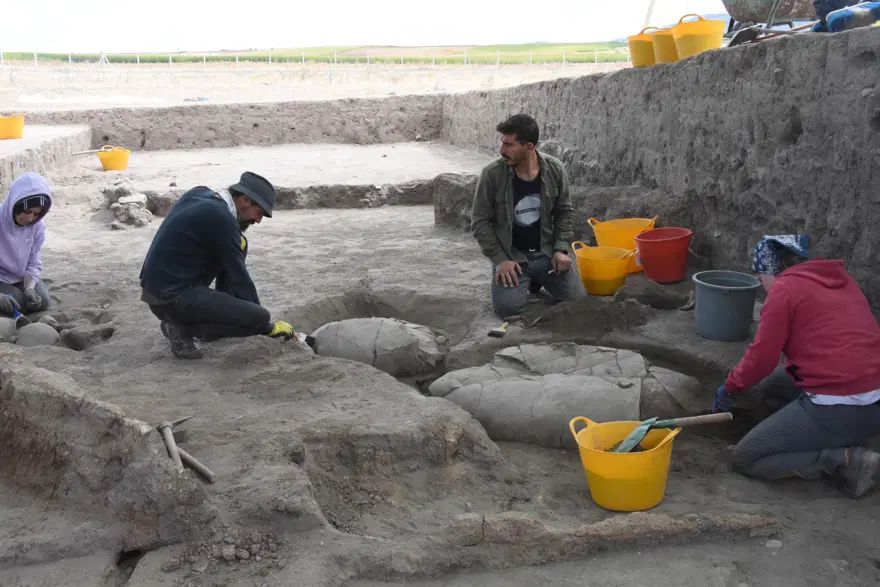 Anadolu'da şehirleşmenin başladığı ilk yer: 5 bin yıllık 40'tan fazla mezar ortaya çıkarıldı 11