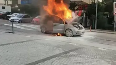 Seyir halindeki otomobil alev aldı