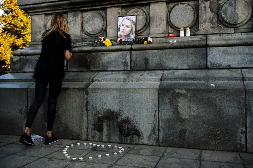 Bulgaristan gazeteci Marinova için yasta 15
