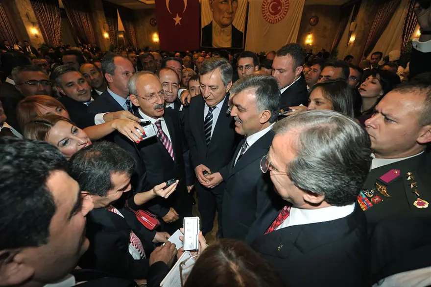 Siyasetçiler resepsiyonda buluştu 24