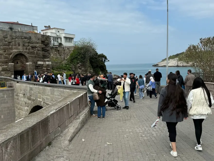 1 günde 20 bin araç gelince ilçeye girişler kapatıldı! 6