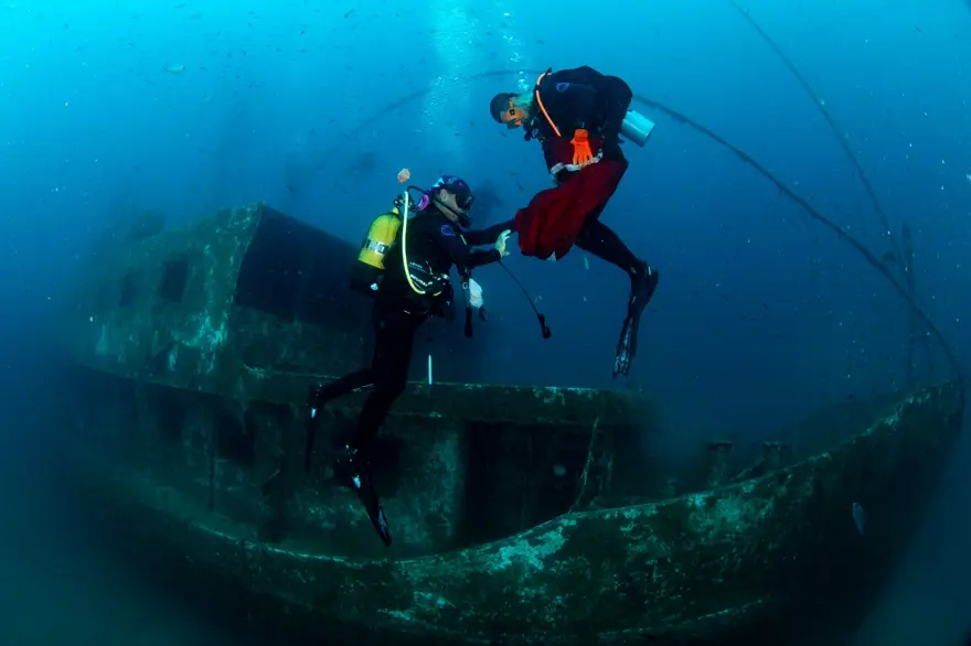 İzmir'in kurtuluşu: Dalgıçlar su altında Türk bayrağı açtı 12