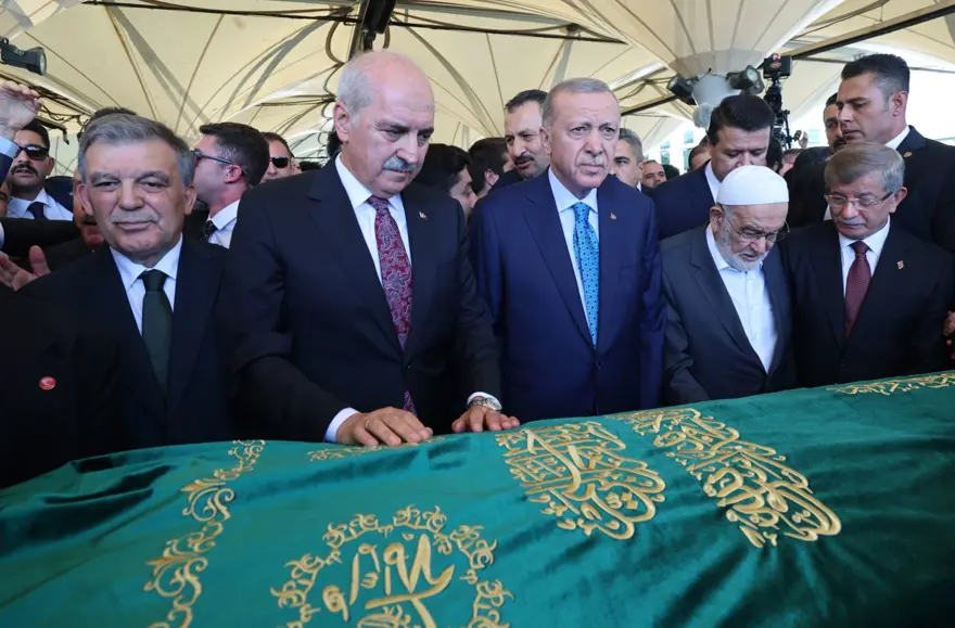 Saadet Partisi Kurucu Genel Başkanı Recai Kutan'a veda 1 Saadet Partisi Kurucu Genel Başkanı Recai Kutan'a veda 1