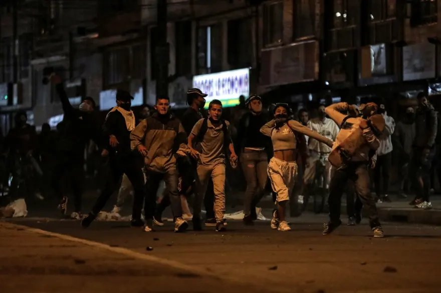 Kolombiya'da polis şiddeti protestoları: 10 ölü 18