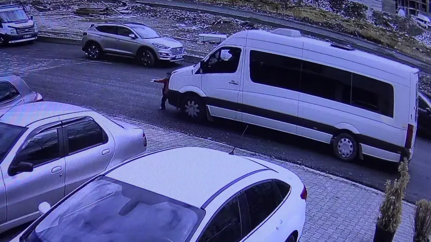 Servisten inen çocuğu ezdi, "Balkondan düştü" dedi 