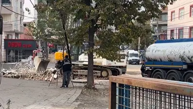 Gebze'de enkaz kaldırma çalışmaları sürüyor