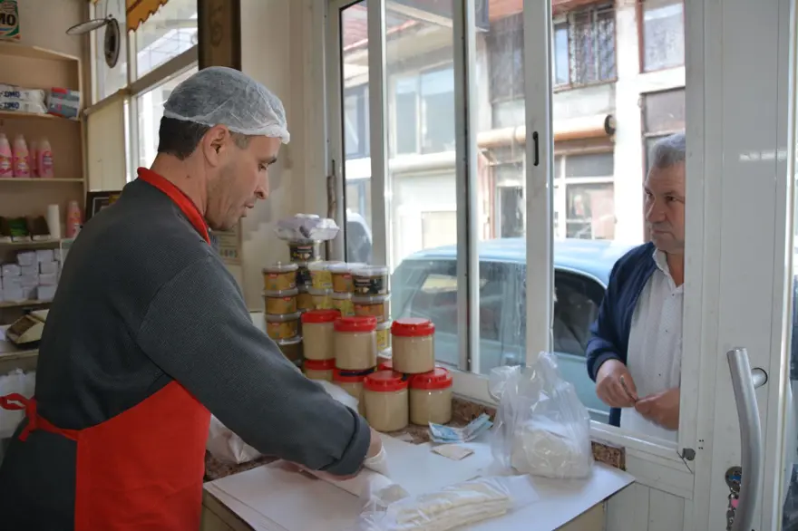 125 yıldır iftar sofraları süslüyor: Ramazan gelince tezgahın başına geçti 2 125 yıldır iftar sofraları süslüyor: Ramazan gelince tezgahın başına geçti 2