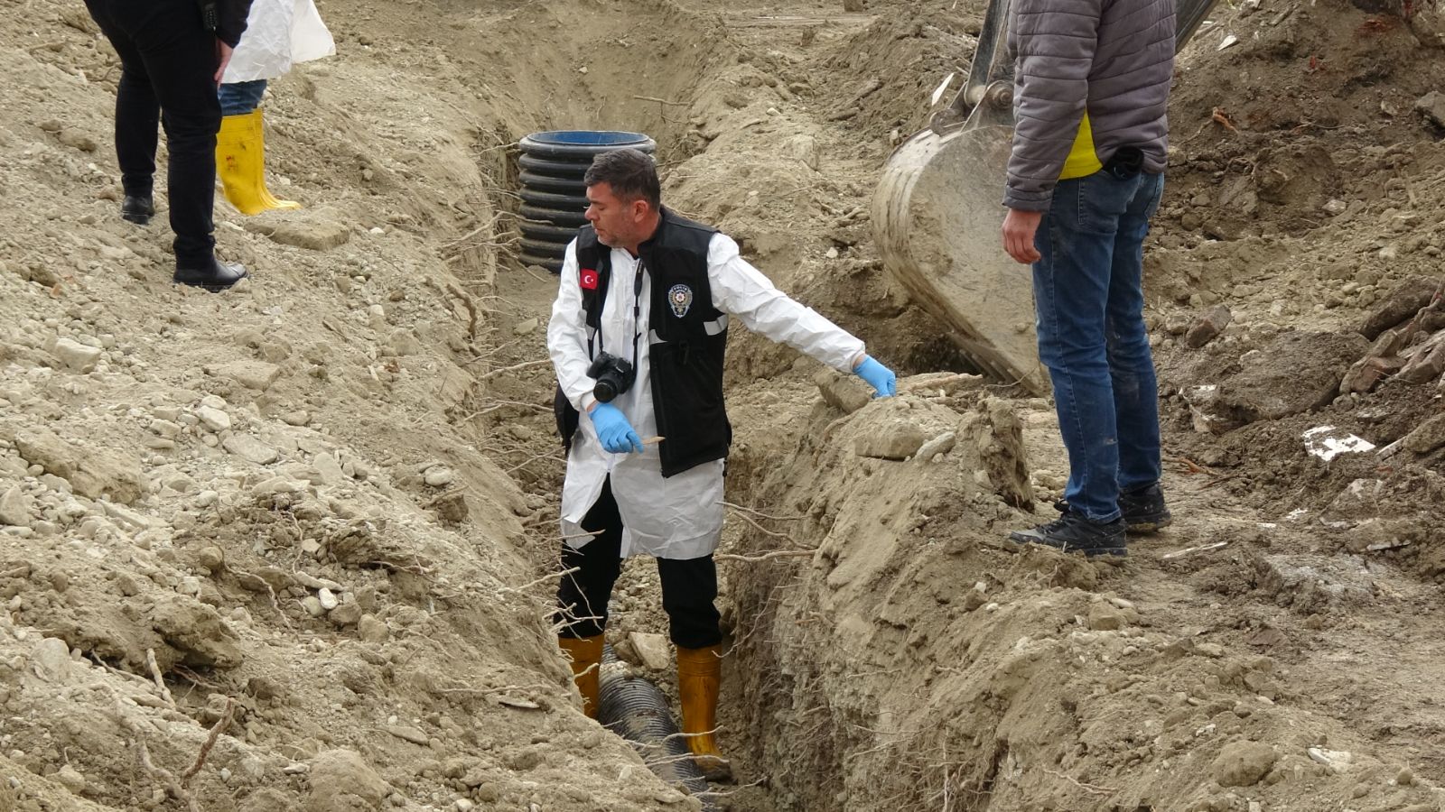 Öğretmenevi bahçesindeki kazıda insan kemikleri bulundu!