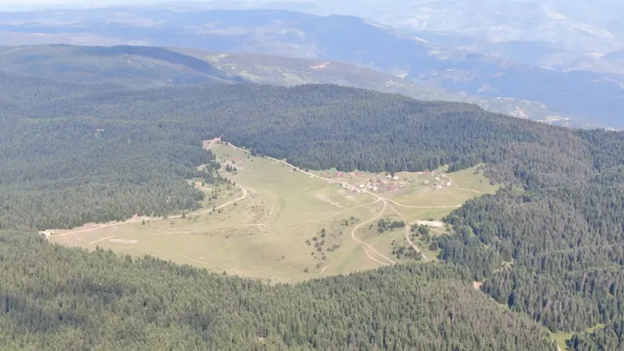 Bin 700 rakımlı zirvede: Görenleri şaşırtıyor 4 Bin 700 rakımlı zirvede: Görenleri şaşırtıyor 4