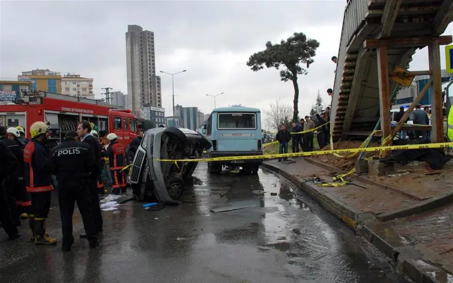 Otobüs beklerken... 5 Otobüs beklerken... 5