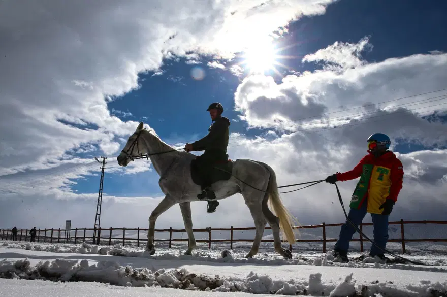 Van'da "Atlı snowboard" heyecanı 6 Van'da "Atlı snowboard" heyecanı 6