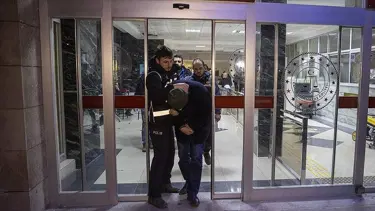 Depremlerde yıkılan binalarla ilgili tutuklananların sayısı 203'e yükseldi