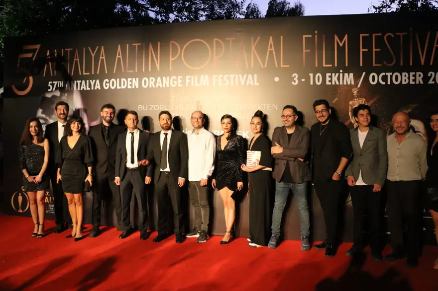 Altın Portakal Film Festivali kırmızı halı geçişiyle başladı 24