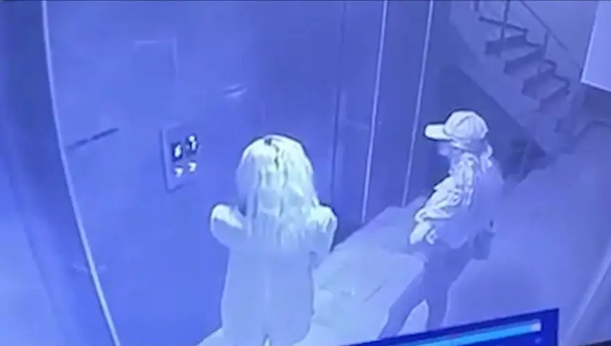 Evden çaldıkları para kasasını, bebek arabasına yükleyerek kaçtılar 1 Evden çaldıkları para kasasını, bebek arabasına yükleyerek kaçtılar 1