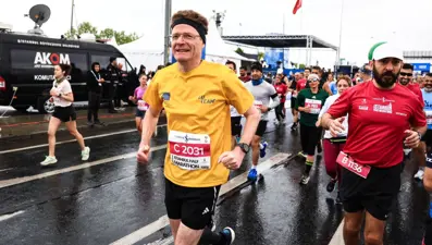 AB Büyükelçisi Türkiye Delegasyon Başkanı İstanbul Yarı Maratonu’na katıldı