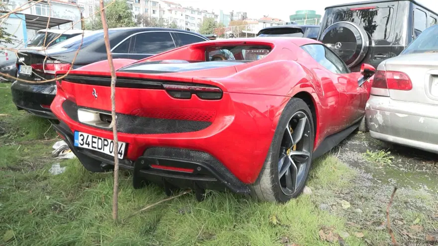 Dilan Polat ve Engin Polat'ın araçları yediemin otoparkında 7 Dilan Polat ve Engin Polat'ın araçları yediemin otoparkında 7