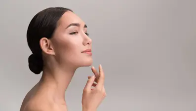 “Çene hattına küçük bir dokunuş daha genç bir görünüm sağlayabilir”