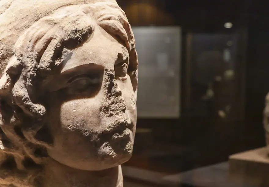 Apollon heykelleri ilk kez ziyaretçisiyle buluştu 16