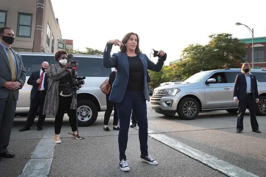 Kamala Harris ayakkabı tercihiyle gündemde 2