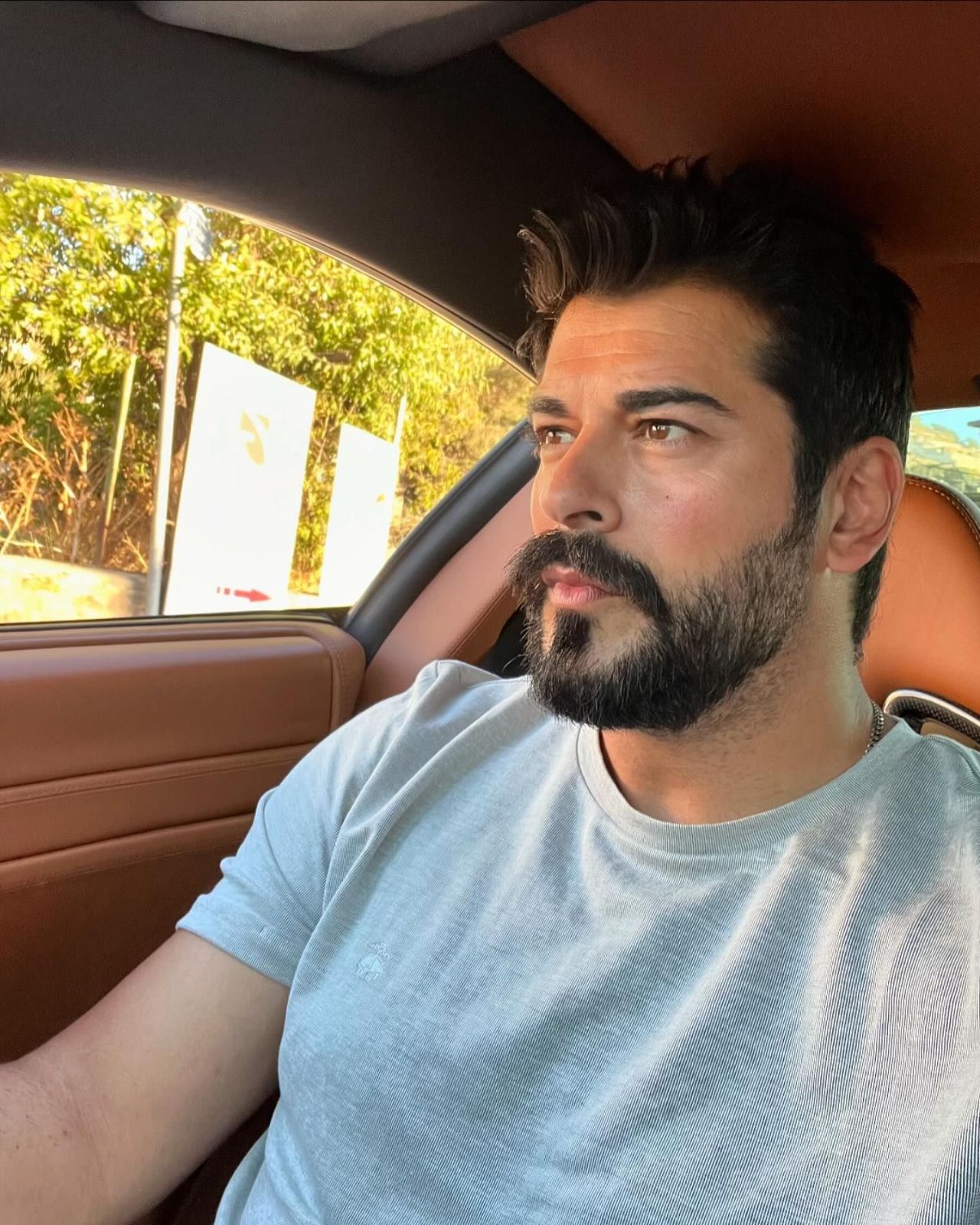 Burak Özçivit, çalışanı tarafından dolandırıldı mı? Oyuncudan açıklama gecikmedi