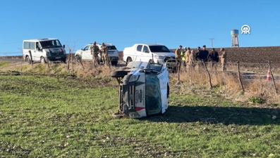 Okul yolunda kaza: Servis tarlaya devrildi, 9 yaralı var