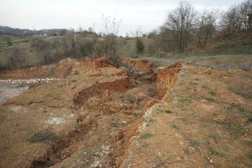 BİNLERCE TON KİMYASAL DOĞAYA KARIŞTI 1